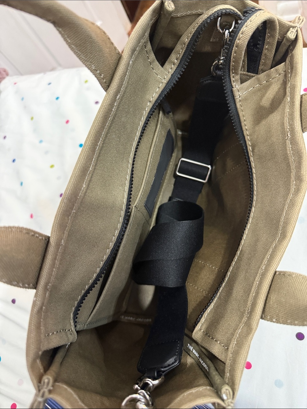 Marc Jacobs The Tote Bag in Olive Green - Picture 3 of 6